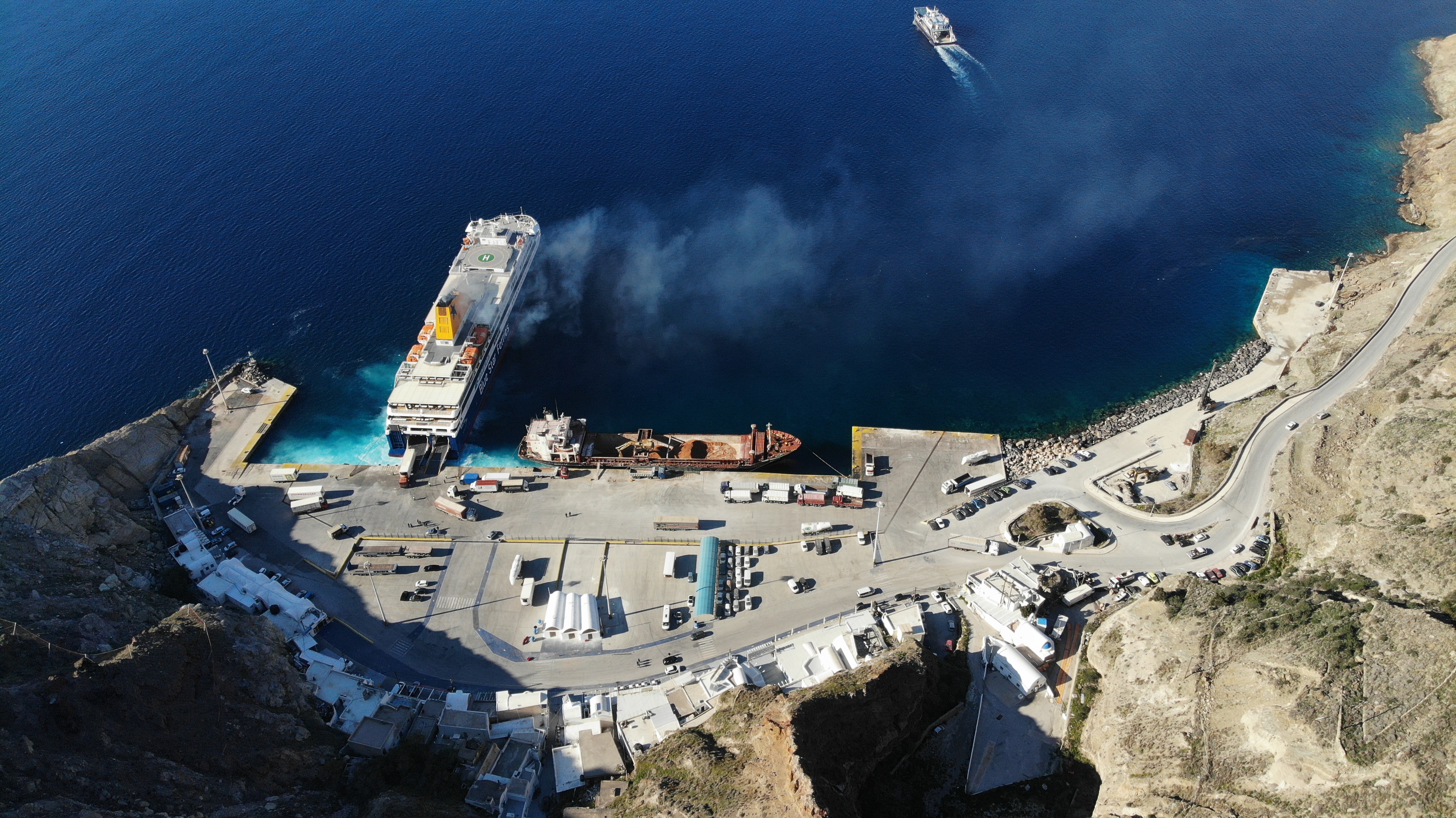 Rent Me Love Me Athinios Port Office location